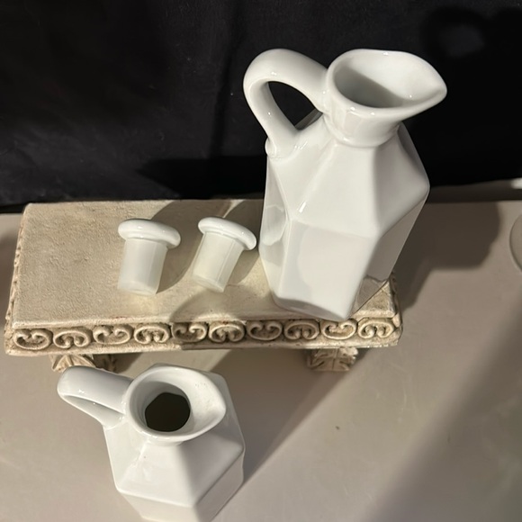2 White Xcell cruets. 6”H - Picture 3 of 11